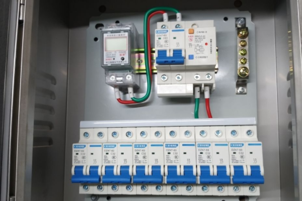 電表計(jì)量箱顯示跳閘